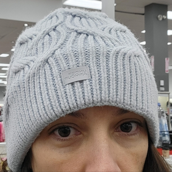 Under Armour Winter hat - Picture 3 of 3